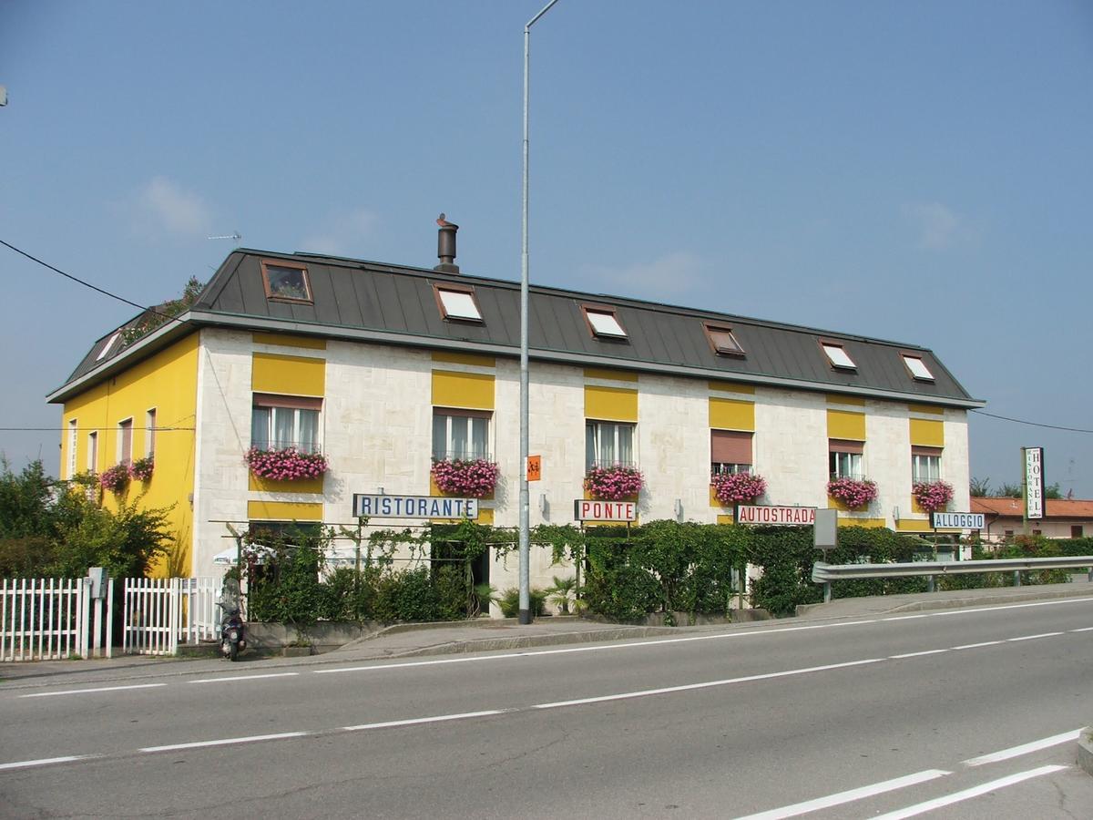 Hotel Ponte Autostrada Seriate Esterno foto